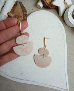 Pendientes de Resina Modernos y Coloridos para Mujer, Diseño Elegante y a la Moda, Ideales para Uso Diario y Fiestas - Product Image 4
