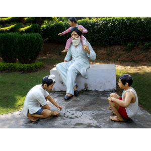 Estatua Tradicional Punjabi de Fibra Ligera para Bodas/Conciertos, Niños en el Parque, a Precios Accesibles, Australia - Product Image 1