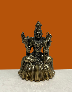 Statue artisanale en laiton de la déesse Rajrajeswari |   Idole de déesse en cire coulée, design traditionnel, artisanat Nirmala pour table - Product Image 2