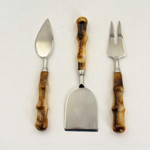 ชุดมีดชีสสแตนเลสขนาดเล็ก 3 ชิ้น พร้อมด้ามจับเรซิ่น ชุดอุปกรณ์ครัวสำหรับตัดชีส - Product Image 4