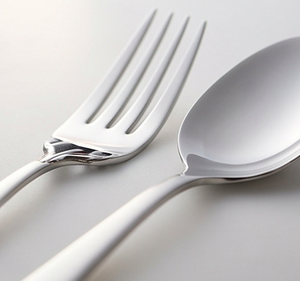 Ensemble de couverts en acier inoxydable de haute qualité avec manche argenté finition miroir pour la table à manger et les mariages - Product Image 2