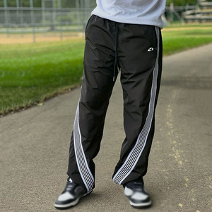 กางเกงวอร์มผู้ชายผ้าไนลอนลายทางโค้งทรงหลวมเอวยางยืดน้ำหนักเบาป้องกันลมรับผลิตตามสั่งขายส่งจำนวนมาก - Product Image 5