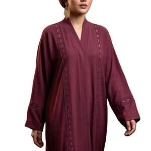 Abaya élégante avec broderies et pierres uniques, Abaya saoudienne en tissu Zoom Nida, semi-formelle pour un usage quotidien - Product Image 1