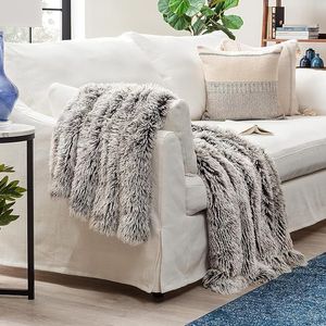 Coperta in Finta Pelliccia Nera Premium 127 x 165 cm, Morbida e Soffice per Letto o Divano - Product Image 2