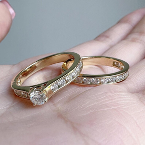 Bague classique en or massif avec diamant blanc taille ronde, sertie quatre griffes, pour cadeau d'anniversaire de mariage - Product Image 2