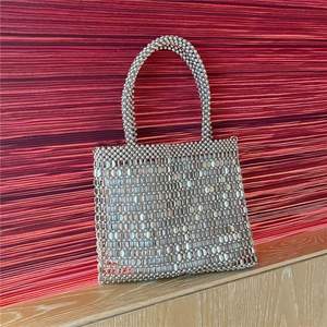 Bolsos de Mano Brillantes Retro de Metal con Lentejuelas, Bolsos de Verano Brillantes con Cuentas a la Moda, Precio de Mayoreo en Oferta - Product Image 1