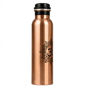 Botella de Agua de Cobre Premium con Diseño Sagrado Om, Botella de Cobre Hecha a Mano para Beber Agua con Grabado Om Tradicional - Product Image 1