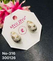 Anting Tusuk Geometris Mutiara Imitasi Berlapis Emas Paduan Baja Tahan Karat Berlian Amerika Wanita Trendi Tahan Air Fashion