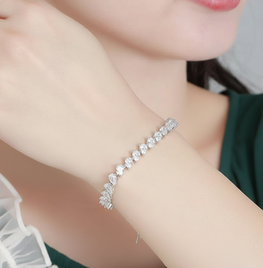 Elegante pulsera de tenis con diamantes de laboratorio talla pera, original en oro blanco, brillante, con cadena de eslabones de diamantes en forma de lágrima para mujer. - Product Image 1