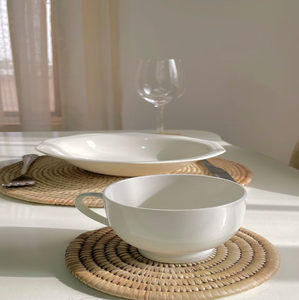 Sous-verres ronds en bambou tressé ou en rotin de paille avec bordures en bois foncé et support en bois assorti, disponibles à prix de gros. - Product Image 4