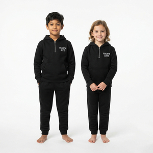 Survêtement pour enfants sur mesure avec couleurs et logo personnalisés, production de vêtements de sport en marque blanche pour les acheteurs étrangers - Product Image 1