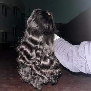 Extensiones de Cabello Humano Natural Remy Indio con Ondas Suaves, Doblemente Tramado, Sin Procesar, Aspecto Natural: No es un Modelo Permanente - Product Image 3