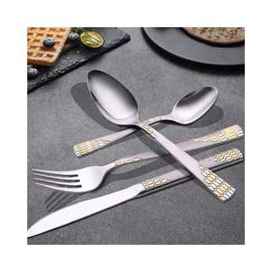 Ensemble de couverts en métal design, cuillère et fourchette, accessoires de table tendance pour la cuisine, l'accueil et la décoration de table - Product Image 1