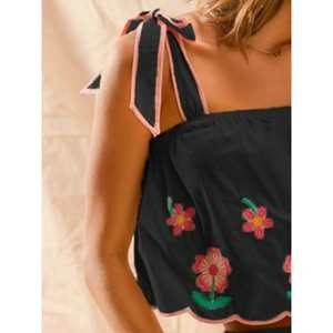 Conjunto de camiseta sin mangas y pantalones cortos bordados So ME Flower para mujer - Product Image 1