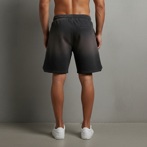 Shorts en coton pour homme, style streetwear, coupe ample, effet délavé soleil, taille élastique, logo personnalisé sérigraphié, avec poches latérales. - Product Image 4