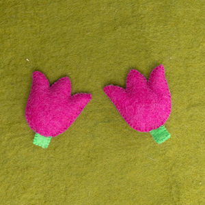 ดอกทิวลิปทำมือจากผ้าสักหลาด – ของตกแต่งพวงมาลัยฤดูใบไม้ผลิและฤดูร้อน, ของตกแต่งดอกไม้จากผ้าสักหลาด, งานฝีมือที่เป็นมิตรต่อแรงงานและมีคุณค่าทางสังคม - Product Image 4