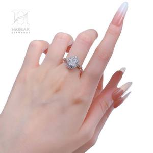 Bague de fiançailles en or 14 carats avec halo de diamants taille radiant/emerald - Bijoux de luxe en diamants de laboratoire/naturels - Product Image 3