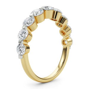 Anillo de banda con diamantes de corte redondo y engaste de púas completas con detalles de barra - Product Image 2