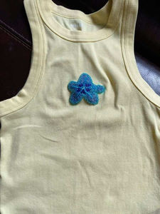 Chaleco de punto hecho a mano con cuentas, diseño sin mangas con cuello en U, largo y transpirable - Product Image 1