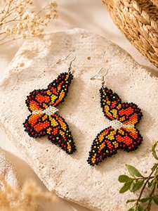 Pendientes de Mariposa con Cuentas de Colores, Hechos a Mano, Estilo Artístico, Joyería Moderna - Product Image 2