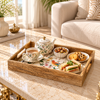 Plateau de service artistique pour mariage, motif floral et oiseaux |   Plateau rectangulaire en bois naturel émaillé avec poignées découpées pour le thé, les collations, la table à manger