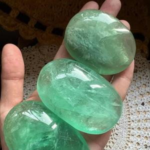 Chakralume Pierre de paume ovale en fluorite verte naturelle, polie, cristal de guérison, Reiki, méditation, énergie, décoration, cadeau de mariage - Product Image 4
