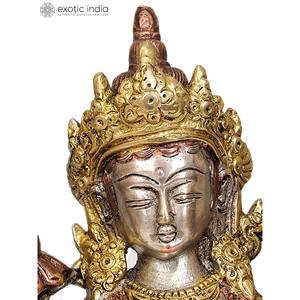 Escultura de Tara verde de diosa budista tibetana hecha a mano de 8 pulgadas en latón para regalar hecha en la India - Product Image 4