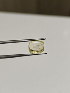 พลอยแซฟไฟร์สีเหลืองแท้ 4.10 กะรัต ทรงสี่เหลี่ยม สำหรับทำเครื่องประดับและอุปกรณ์เสริม - Product Image 4