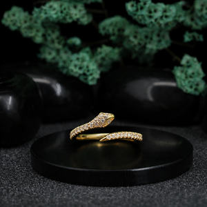 Anillo de Diamantes con Diseño de Serpiente de Lujo, Oro Amarillo con Engaste Pavé, Patrón Animal Unisex para Uso Diario - Product Image 6