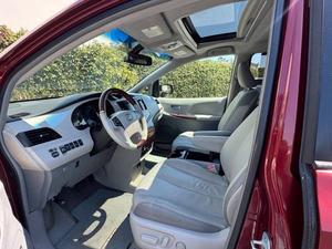 Toyota Sienna SE Premium 2019 Usada en Excelentes Condiciones, Minivan en Venta - Product Image 2