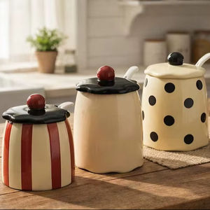 ชุดโหลเก็บของในครัวลายสนุกสนาน พร้อมฝาปิดในตัวและที่วางช้อน ผิวเคลือบเงา ใช้ตกแต่งและจัดระเบียบได้อย่างมีสไตล์ เหมาะสำหรับเก็บของในครัว - Product Image 2