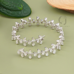 Pulsera de Oro Blanco de 14K con Diamantes Cultivados en Laboratorio, 7.55CT, Corte Ovalado, Color G, Motivo Artístico de Hojas, Joyería Fina, Tono de Oro Blanco para Mujer - Product Image 1
