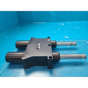VAT 07512-VA24-0002 07512-VA24-0002/0099 Bellows-<b>Sealed</b> Vacuum Angle Valve Used As Is Legacy Semiconductor Equipment Parts - Product Image 1