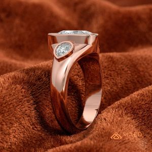 Anillo de Compromiso de Oro Rosa de 14K con Tres Piedras de Moissanita Corte Pera, Joyería Nupcial, Regalo para Mujer, Tendencia en EE. UU. - Product Image 2