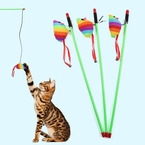 Juguete Interactivo Ecológico de Peluche para Gatos con Diseño de Ratón Arcoíris - Divertido Palo de Juego para Gatos - Product Image 3