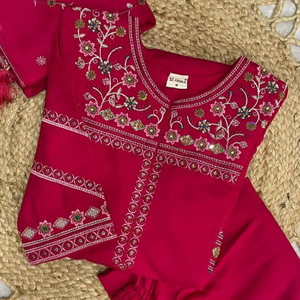 ชุดอานาร์กาลีทรงสวยหรูพร้อมกางเกงพลาโซและผ้าคลุมไหล่ปักลาย – เสื้อผ้าชาติพันธุ์แบบอินโด-เวสเทิร์น - Product Image 1