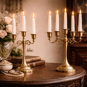 Support à bougie décoratif en métal avec finition plaquée pour la décoration d'intérieur, de mariage et de festivals. - Product Image 1