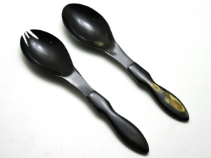Juego de 2 servidores de ensalada de cuerno, hechos a mano con cuerno natural de búfalo, en oferta, a precio de mayorista. - Product Image 4