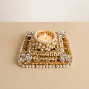 Candelabro Cuadrado Hecho a Mano con Perlas y Cristales para Decoración de Bodas y Hogar - Product Image 5