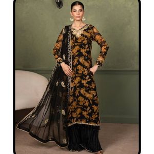 Ensemble de costume palazzo en georgette lourde de créateur avec dupatta, broderie de sequins et impression numérique, manches longues, prêt à porter - Product Image 5