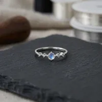 Bague de fiançailles vintage faite à la main, pierre de lune bleue, arc-en-ciel, argent sterling, bijoux indiens fins, vendeur de confiance Mehrajudin Gems, modèle 003