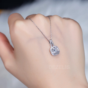Collier pendentif exquis en diamant de laboratoire Halo Cushion, avec solitaire rond brillant et pavé, en argent sterling - Product Image 4