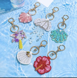 Porte-clés vintage faits à la main avec strass, couleur violette, lettres de l'alphabet multicolores, breloques de poignet scintillantes - Product Image 6