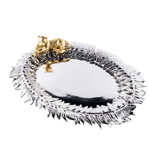 Plateau décoratif rectangulaire en métal fait main de qualité supérieure pour hôtels de luxe, villas, restaurants et intérieurs résidentiels, ovale argenté - Product Image 1