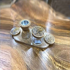 Ensemble artisanal de brûleurs d'encens en bois avec des gravures de calligraphie complexes, un pot de rangement transparent, des sous-verres et une base de service - Product Image 3