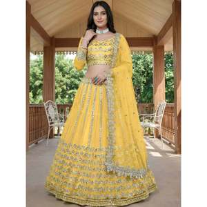 Cautivador Lehenga Choli con Detalles en Dorado para Vestir en la Noche del Sangeet - Product Image 1