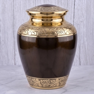 Urna Funeraria de Latón con Diseño Floral Negro y Plateado, Acabado Pulido, para Cenizas Humanas, Recuerdo Funerario y Entierro - Product Image 2
