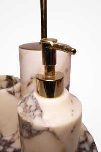 La collection d'accessoires de salle de bain en marbre élégante transmet un goût raffiné, la finition élégante crée une impression propre et luxueuse. - Product Image 2