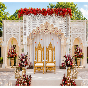 Arche de mariage en bois blanc de luxe avec décor floral rouge et ensemble de chaises, arches en mosaïque miroir époustouflantes pour un toile de fond de rêve parfait - Product Image 1