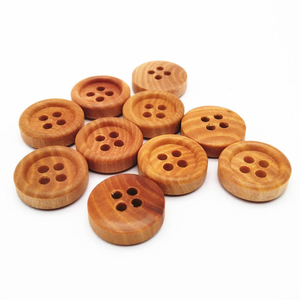 กระดุมไม้ธรรมชาติสีน้ำตาลขนาด 11.5 มม. 18L 4 รู สำหรับเสื้อเชิ้ต - Product Image 1